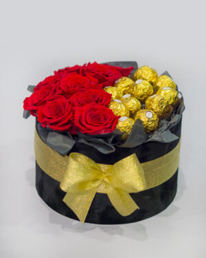 Ruže i čokoladice u kutiji
