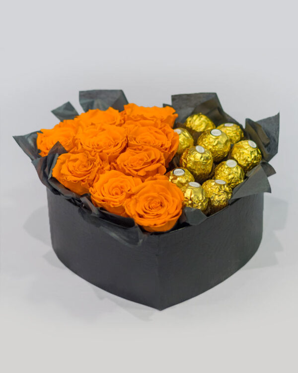 Slatki aranžman od 9 ruža sa čokoladicama